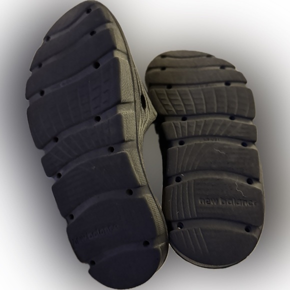 〰️〰️ New Balance Youth Slides Black 〰️〰️ - Picture 2 of 10